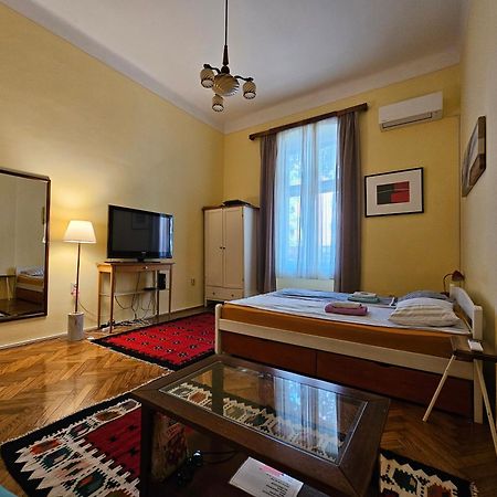 Cricket Park Hostel Βελιγράδι Εξωτερικό φωτογραφία