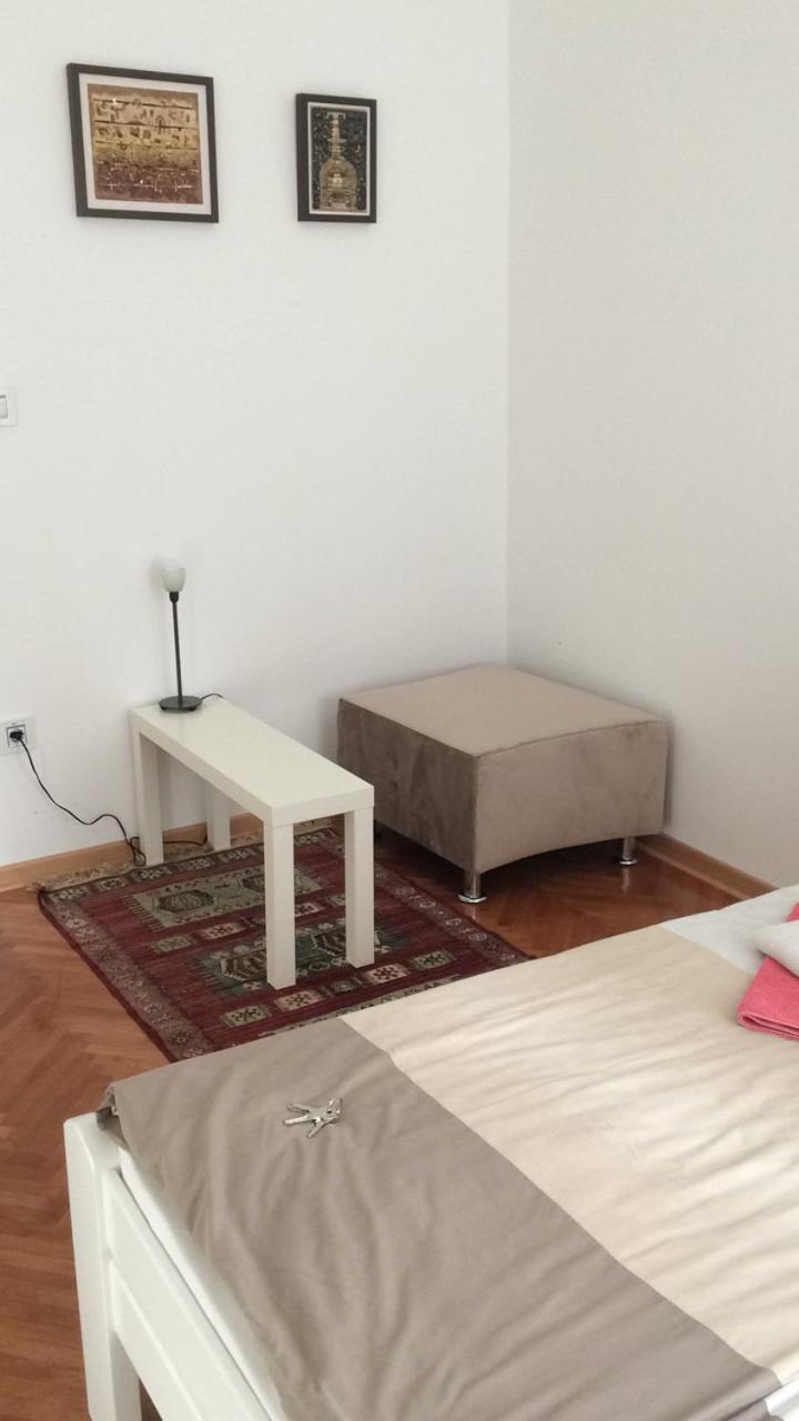 Cricket Park Hostel Βελιγράδι Εξωτερικό φωτογραφία